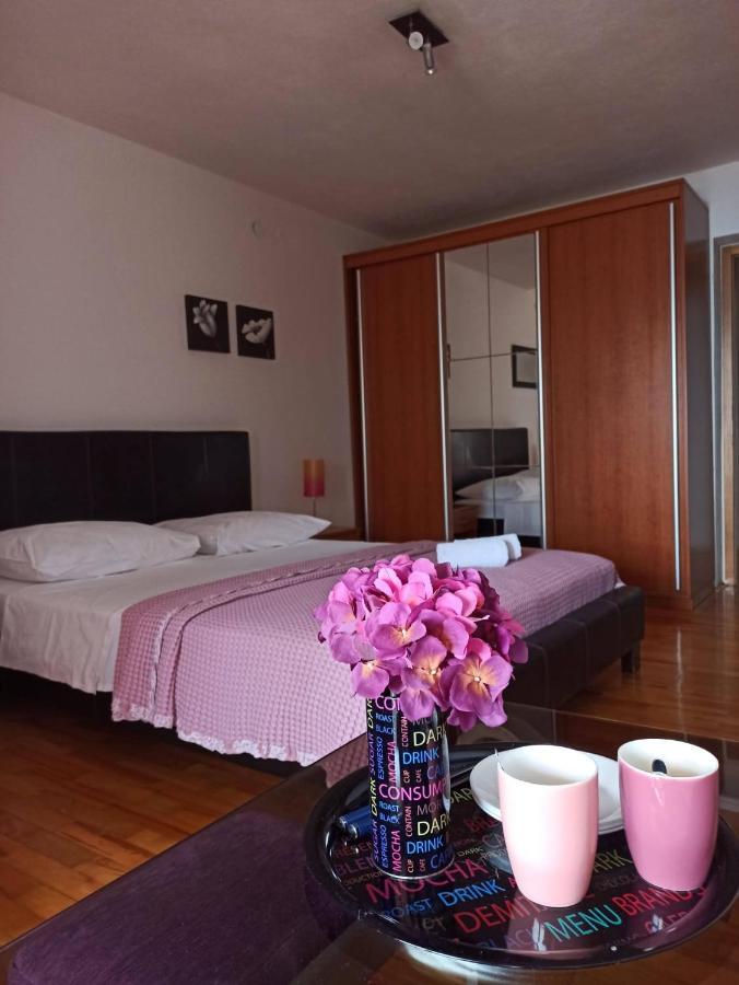 Guest House Mijo Sokol Brela Exterior photo